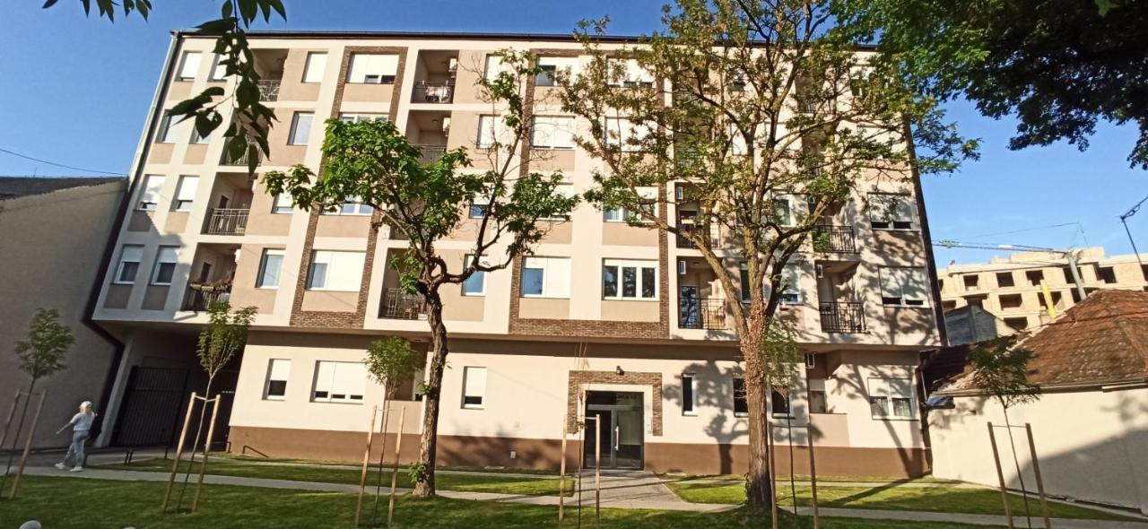 Appartement Aurora à Subotica Extérieur photo