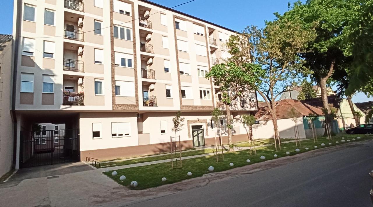 Appartement Aurora à Subotica Extérieur photo